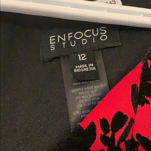 Sleeveless red with black velvet overlay dress - Picture 2 of 3